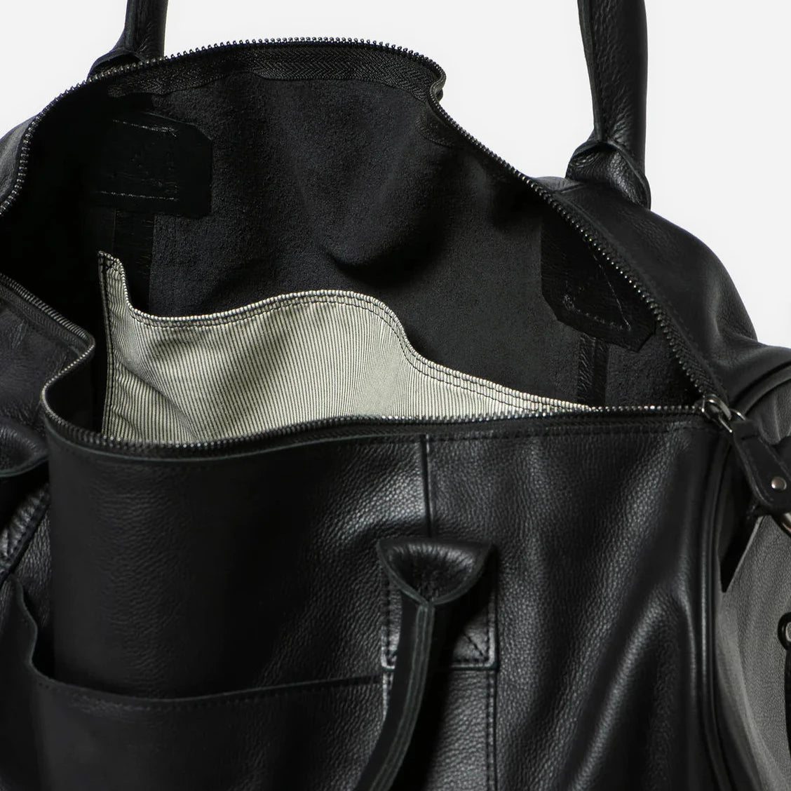 Globe Weekender - Black