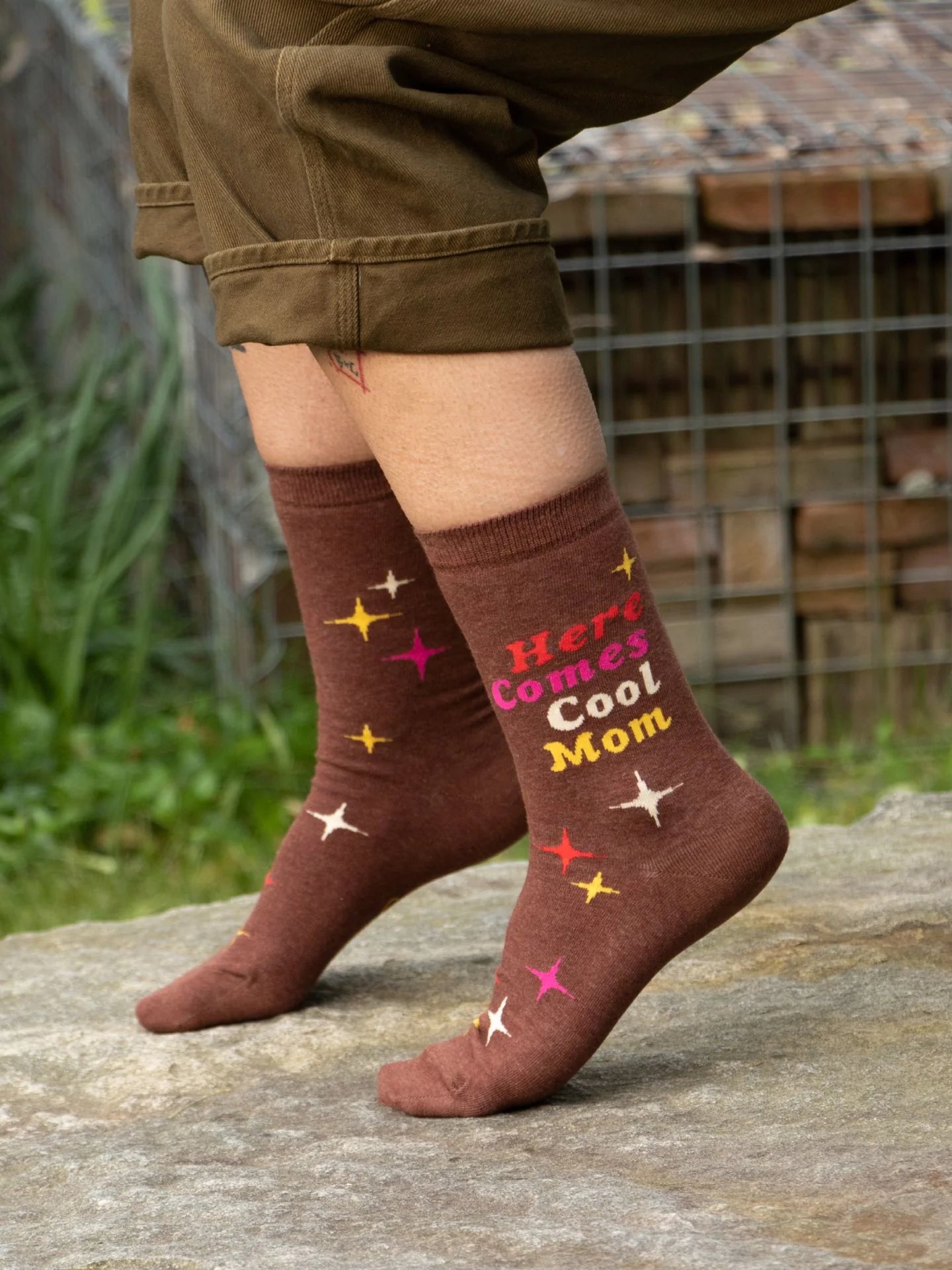 Here Comes Cool Mom - Crew Socks