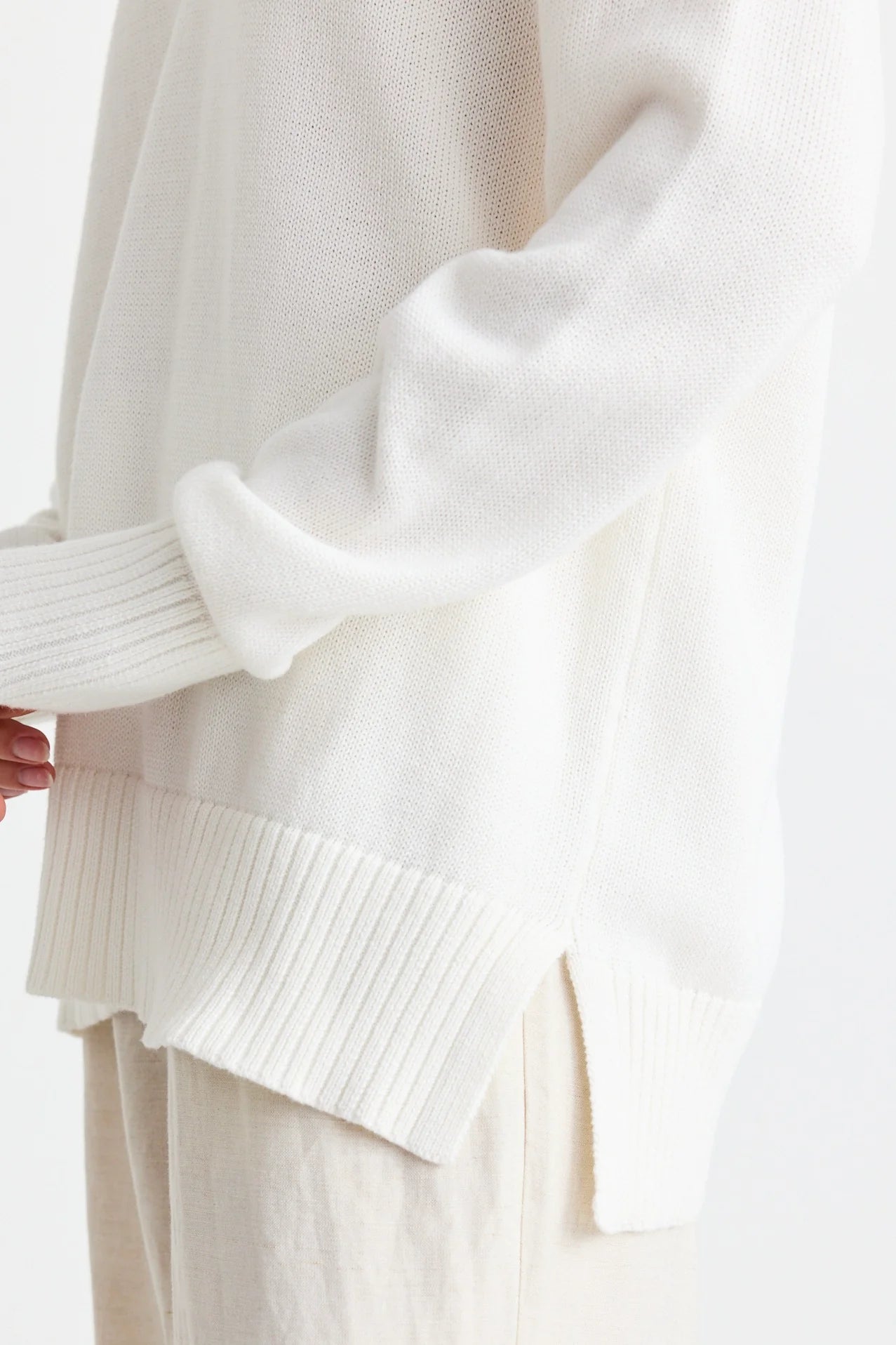 Quartz Ivory Relaxed V Neck Jumper - Ivory