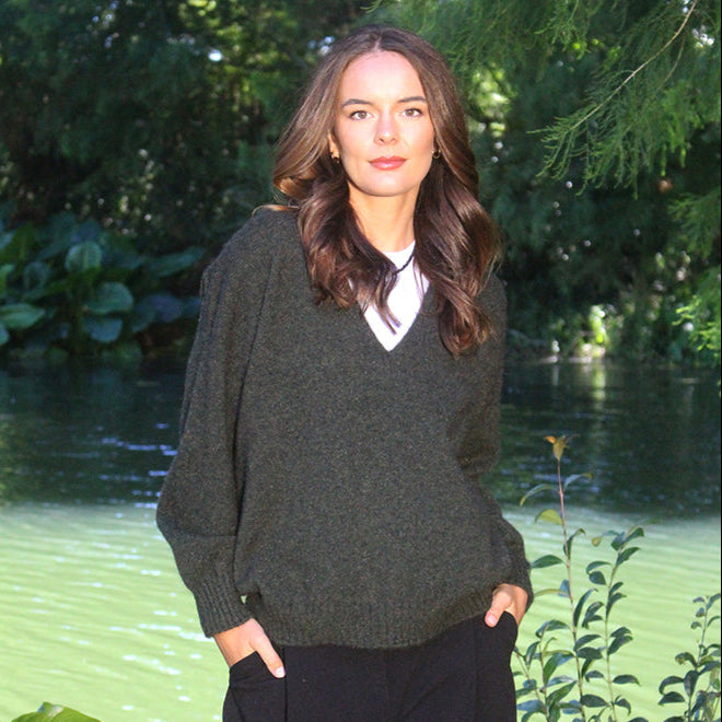 Cavern V Neck Jumper - Moss