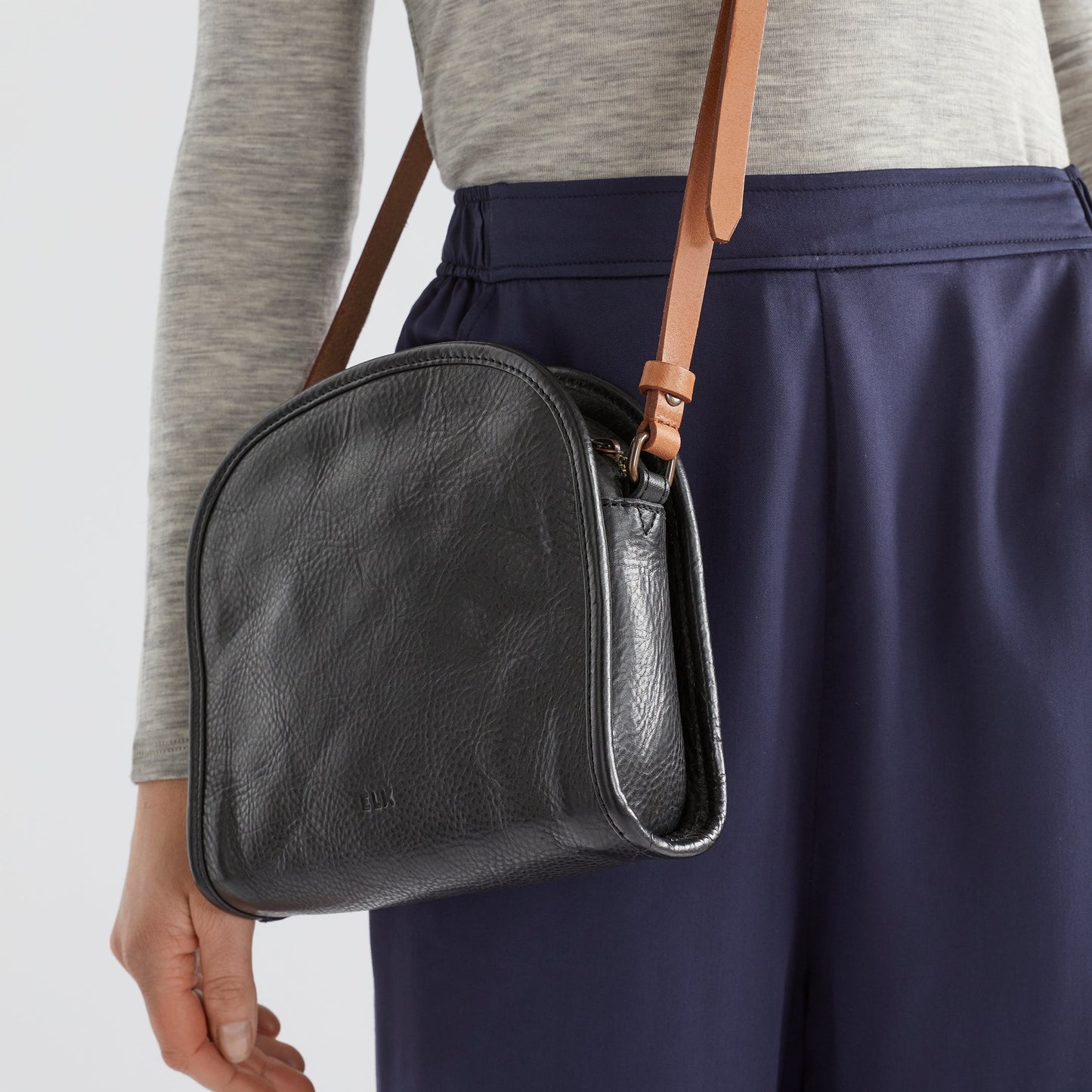 Elk Kurva Messenger Bag - Black or Tan