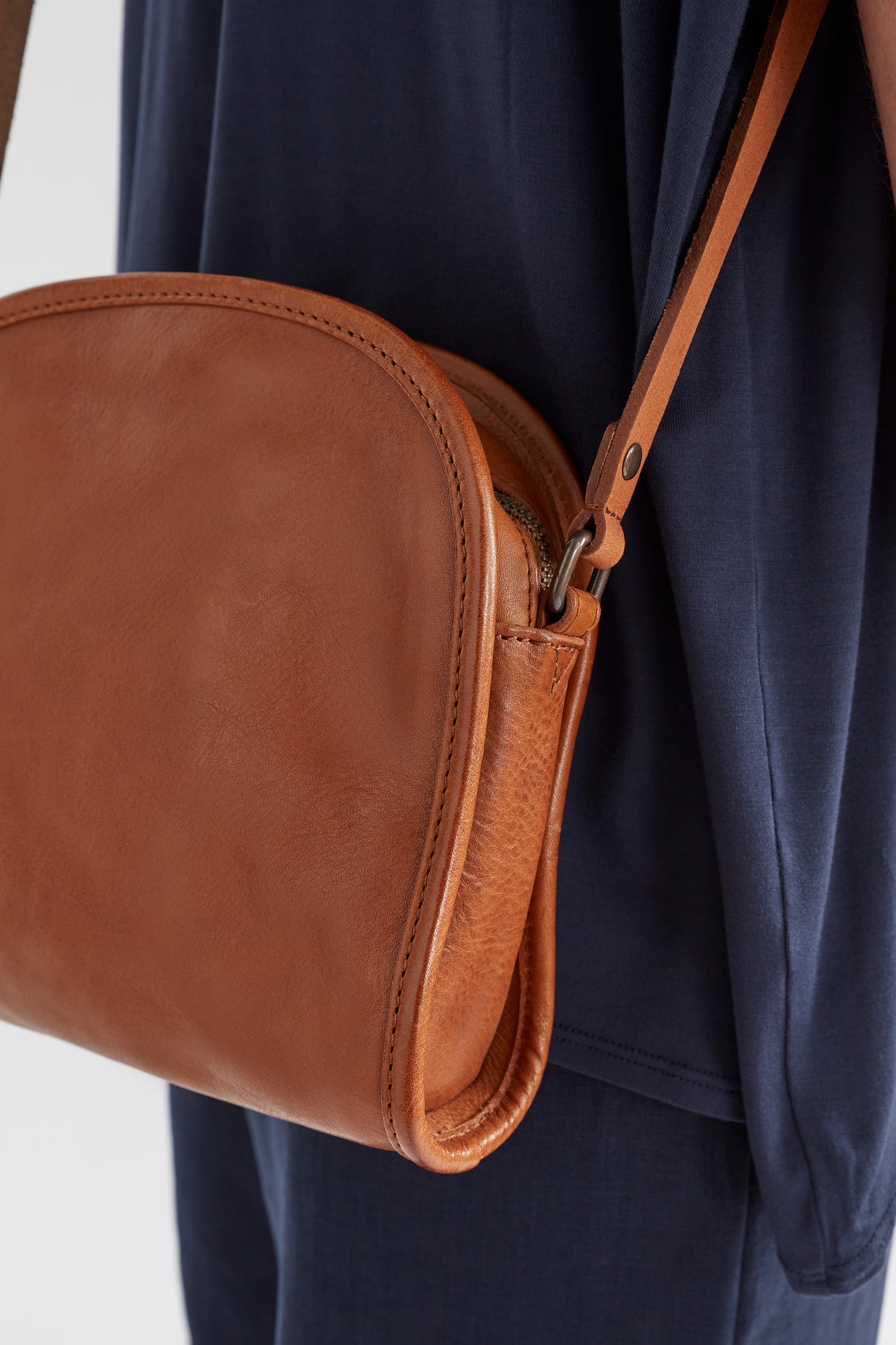 Elk Kurva Messenger Bag - Black or Tan