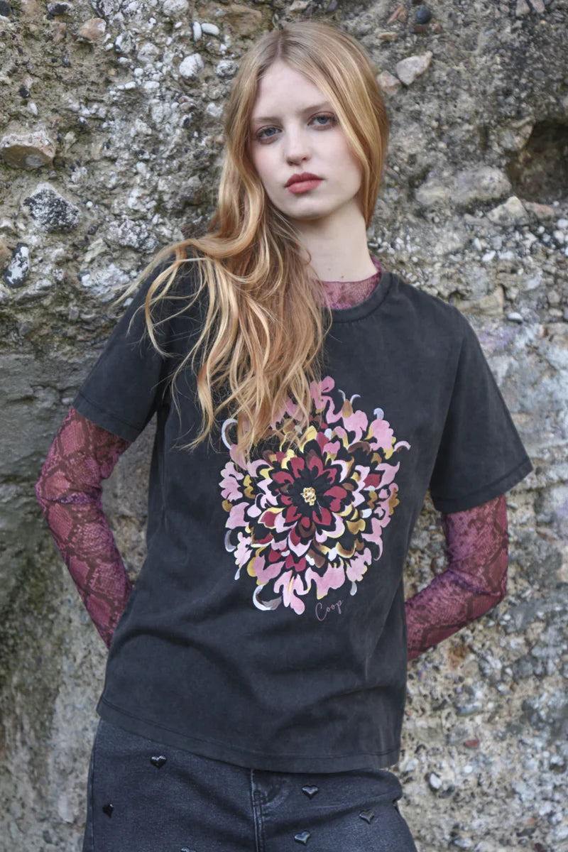 Fleur-Tastic  T- Shirt - Vintage Black